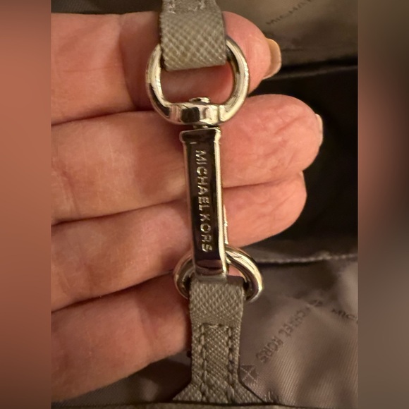 Michael Kors Jet Set Medium Lt Grey Carryall Tote Saffiano Leather EUC - Picture 17 of 17